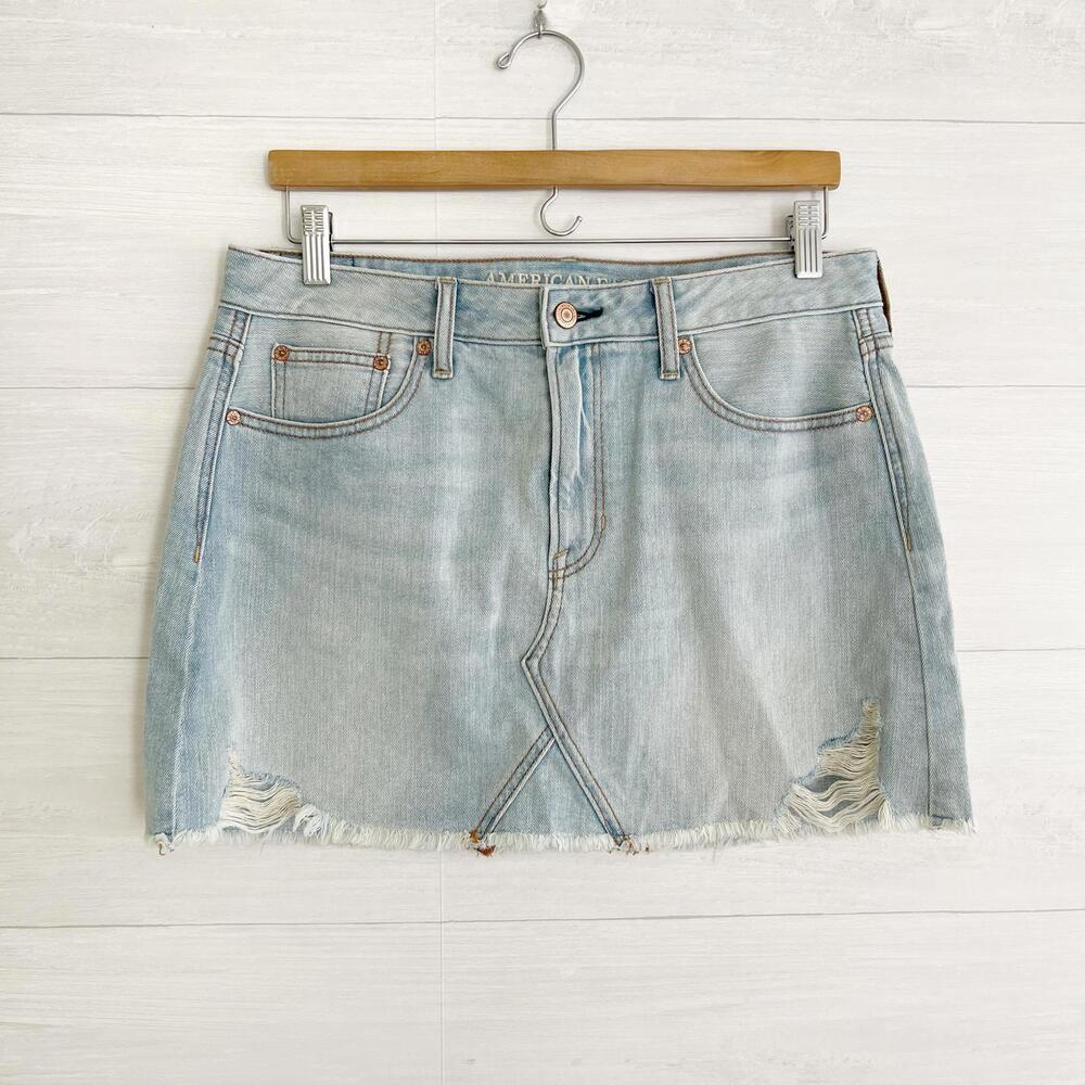 NWT American Eagle - Light wash cut-off distressed denim mini skirt, sz 10